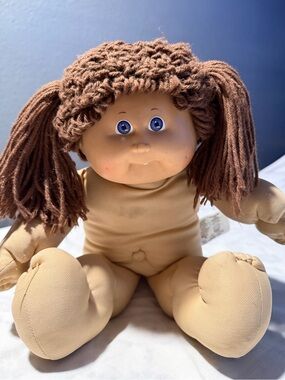 Vintage 1978-1982cabbage patch kids girl doll  Brown-Haired Plush Baby Doll 16’’